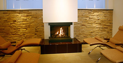 Kamin im Saunabereich